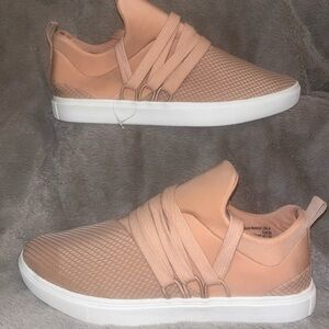 Brash Peach Knit Slip-On Sneakers